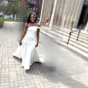 Long Mermaid Ivory Satin Wedding Dress Pearls One Shoulder